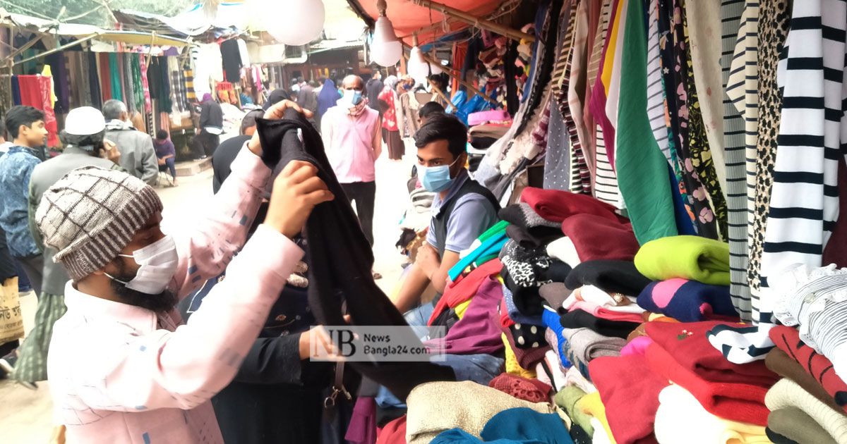 ময়মনসিংহের-ফুটপাতে-বাড়ছে-শীতবস্ত্র-বেচাকেনা