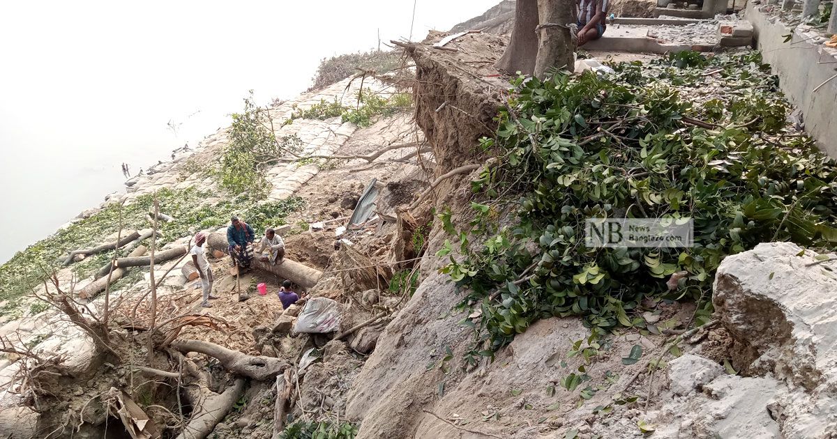 নদীভাঙন ঠেকাতে গিয়ে আরও বাড়িয়ে দিলেন ঠিকাদার