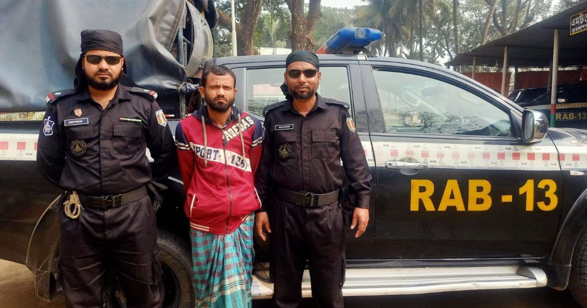 প্রতিপক্ষের দুইজনকে হত্যায়  মৃত্যুদণ্ডপ্রাপ্ত পলাতক আসামি গ্রেপ্তার