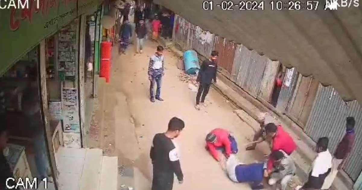 বালু-ব্যবসায়ীকে-পিটিয়ে-পা-ভাঙার-অভিযোগ-ভিডিও-ভাইরাল