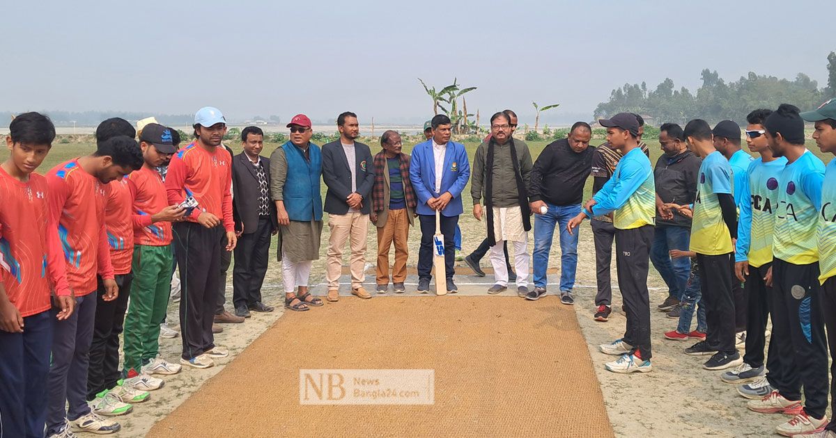 ধরলার জেগে ওঠা চরে ক্রিকেট অ্যাকাডেমি