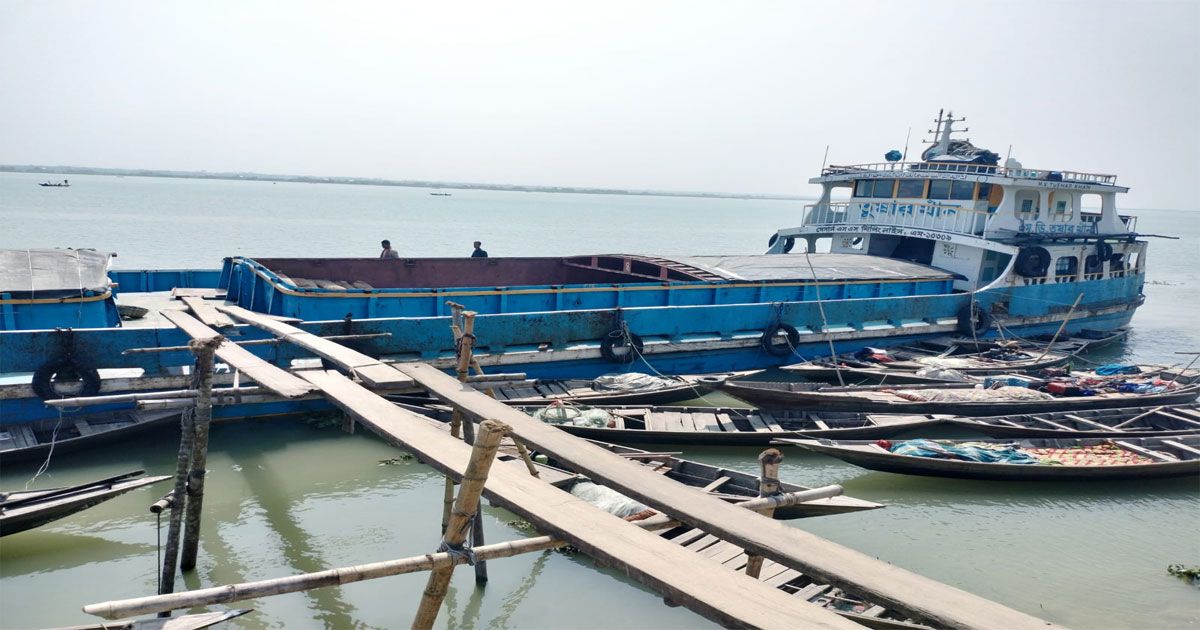 হিজলায় সরকারি চালবাহী কার্গোতে ডাকাতির অভিযোগ