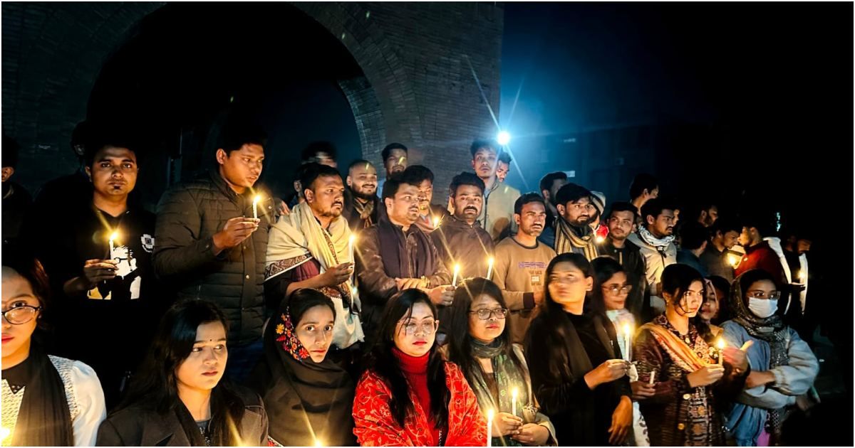 জাবিতে ধর্ষণের প্রতিবাদে ছাত্রলীগের মোমবাতি প্রজ্বালন