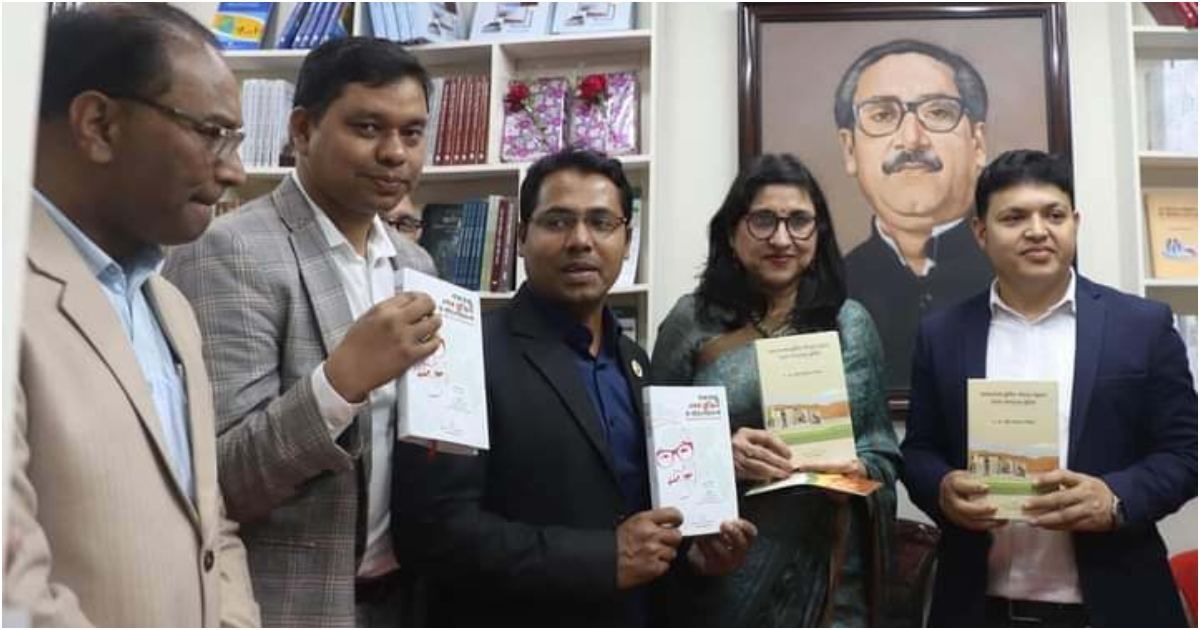 বইমেলায়-জবি-প্রকাশিত-তিন-বইয়ের-মোড়ক-উন্মোচন-উপাচার্যের