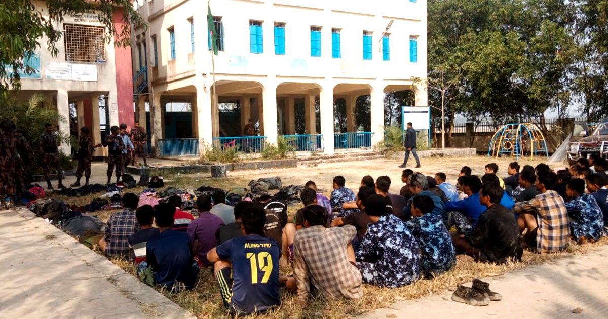 সীমান্তের-বাসিন্দাদের-নিরাপদ-আশ্রয়ে-সরিয়ে-নেয়া-শুরু