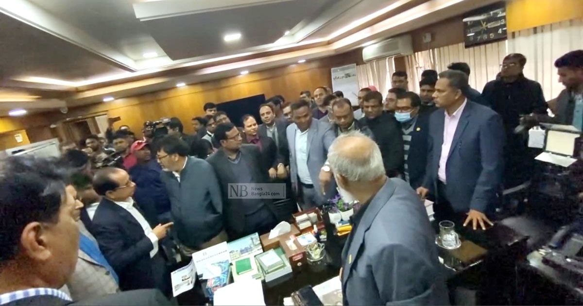 নিয়োগ-কাণ্ডে-উত্তাল-ইবি-উপাচার্যের-সামনেই-শিক্ষকদের-লাঞ্ছনার-অভিযোগ