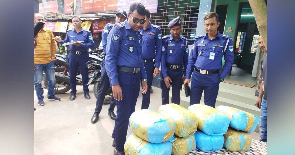 পুলিশের চেকপোস্ট দেখে গাঁজা ফেলে পালালেন দুই মাদক কারবারি   