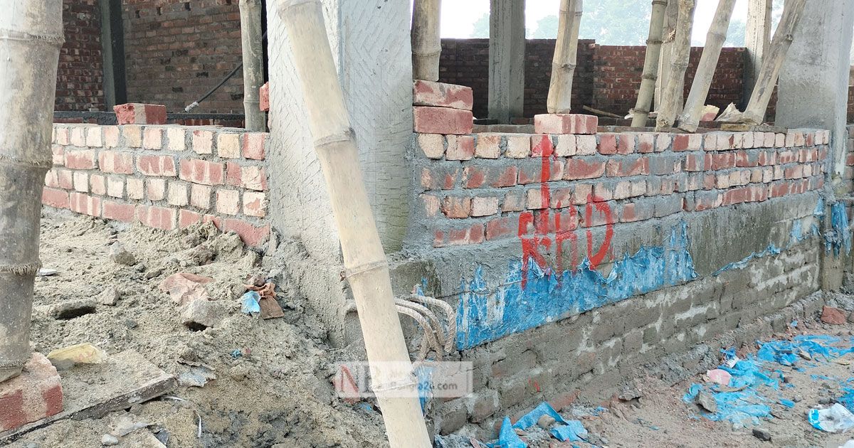 ঠাকুরগাঁওয়ে-নির্মাণাধীন-ভবনে-সওজের-লাল-দাগ