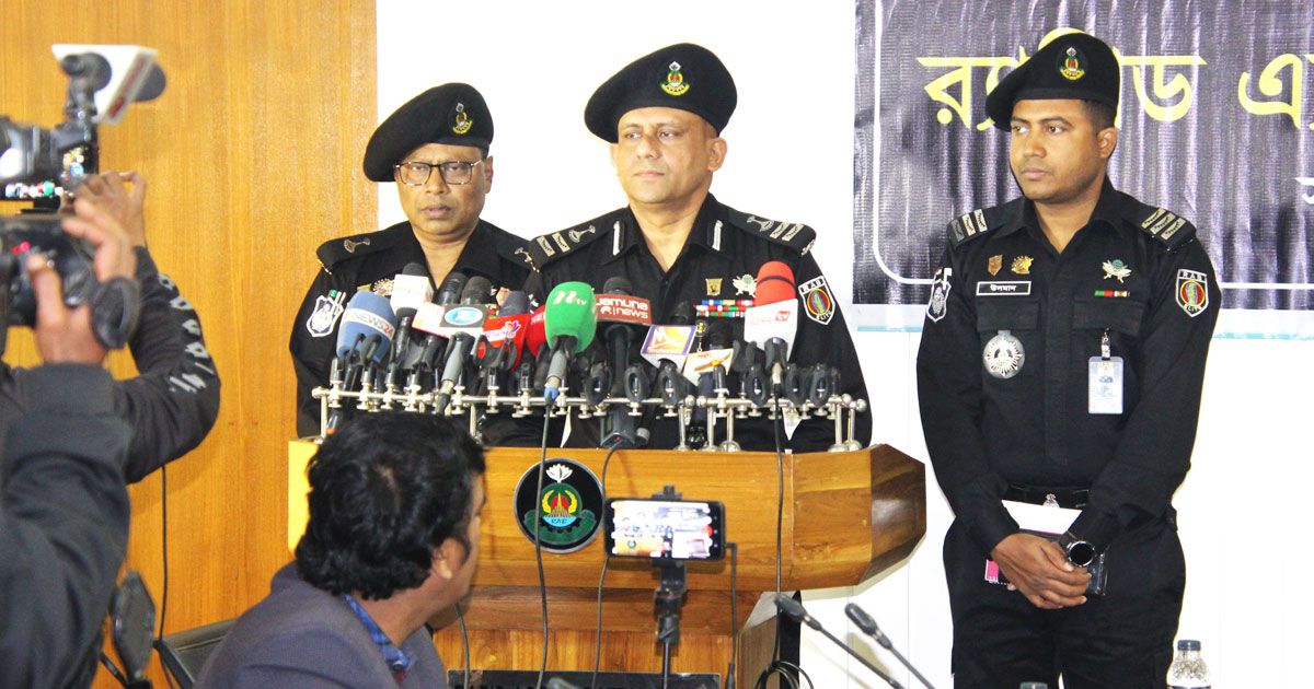 সাবেক এমপির পাজেরো জিপে ফেনসিডিলের চালান