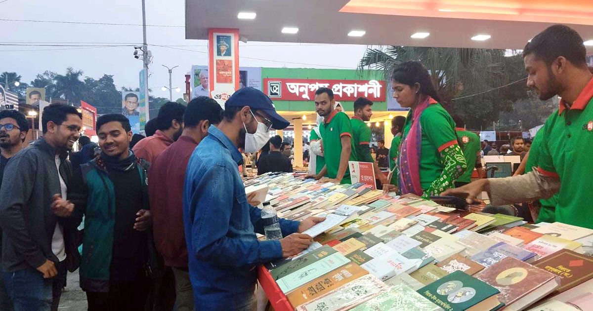 মেলায়-জনপ্রিয়-লেখকদের-বইয়ের-কাটতি-বেশি