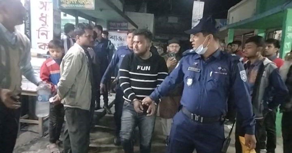 জাল-টাকায়-বই-খাতা-কিনতে-এসে-যুবক-আটক-
