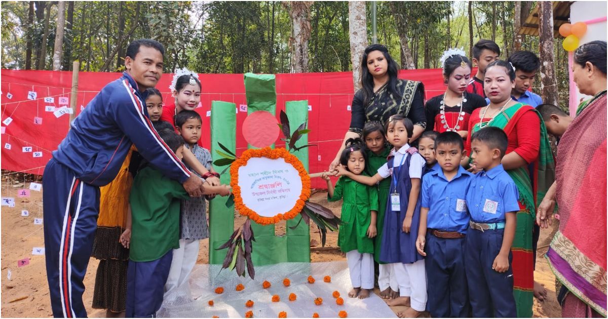 কুমিল্লায় ভাষাশহীদদের প্রতি শ্রদ্ধা ত্রিপুরা শিক্ষার্থীদের 