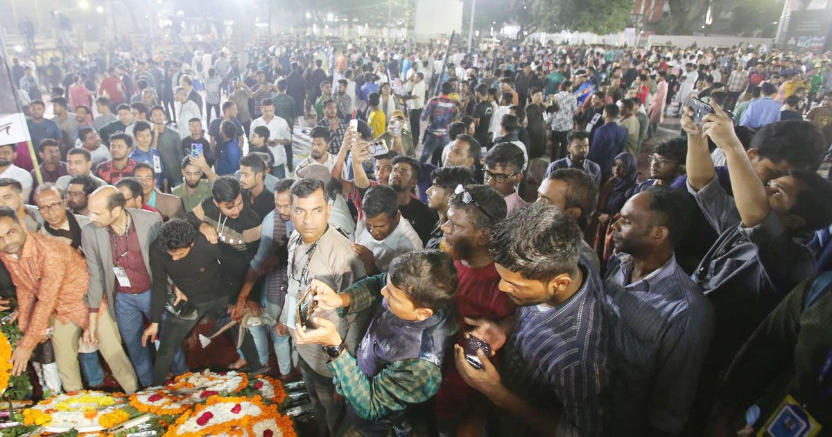 ভাষা শহীদদের প্রতি জাতির বিনম্র শ্রদ্ধা