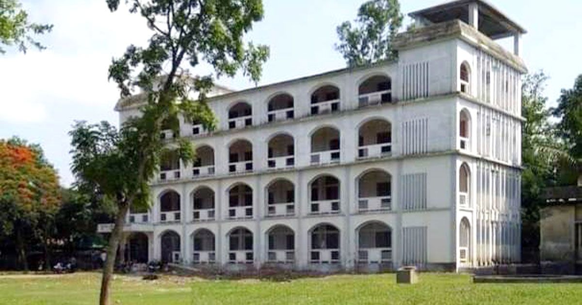 অফিস-সহকারীকে-কক্ষ-পরিদর্শনে-রেখে-বনভোজনে-শিক্ষক-খাতা-উধাও