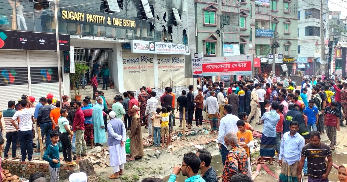 বরিশালে-রেস্তোরাঁয়-আগুন-বিএম-কলেজছাত্রী-আহত
