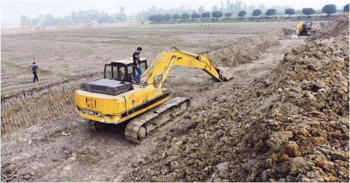 পুকুরে বিলীন তিন ফসলি জমি