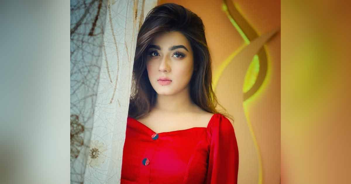 একটু-আস্থার-জায়গা-খুঁজছেন-মাহি
