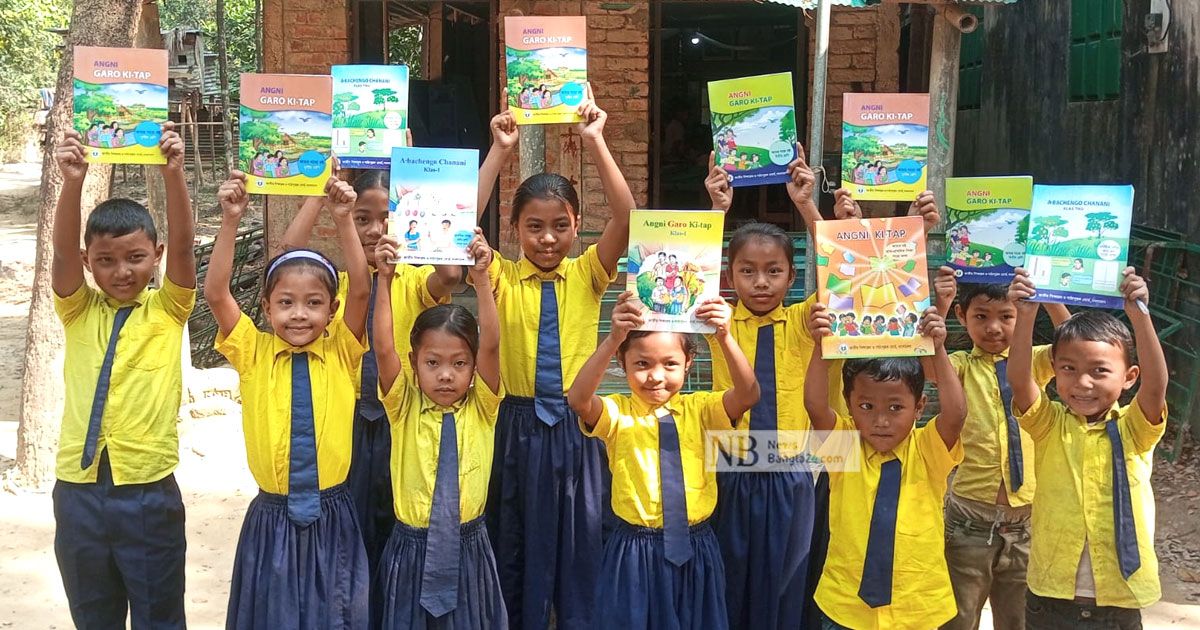 Garo-children-received-books-in-their-mother-tongue