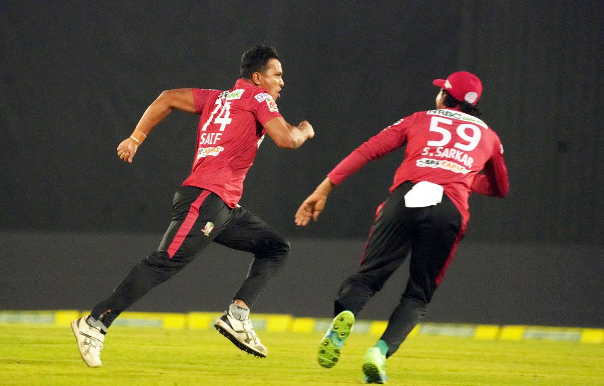 শামীমের শেষের ঝড়ে রংপুরের লড়াকু পুঁজি