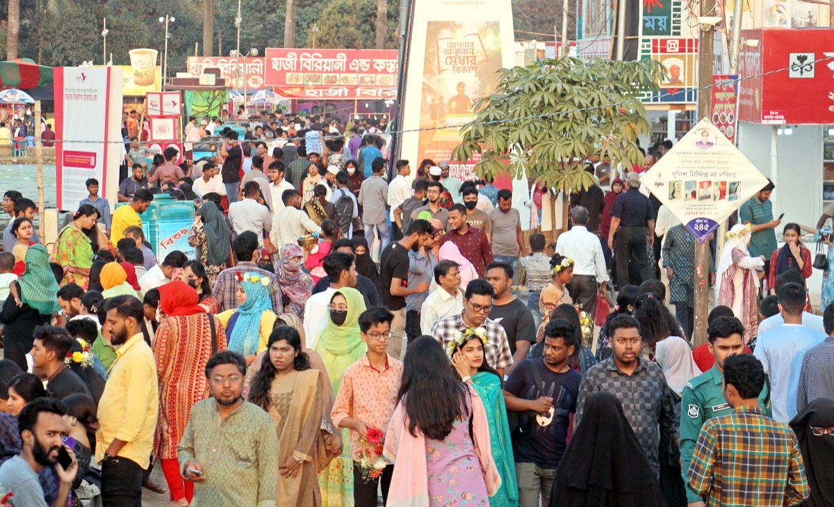 ৬০ লাখ দর্শনার্থীর মেলায় ৬০ কোটি টাকার বই বিক্রি