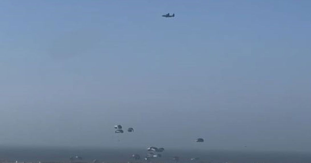 যুক্তরাষ্ট্রের-বিমান-থেকে-প্রথমবারের-মতো-খাদ্যসামগ্রী-ছোড়া-হলো-গাজায়