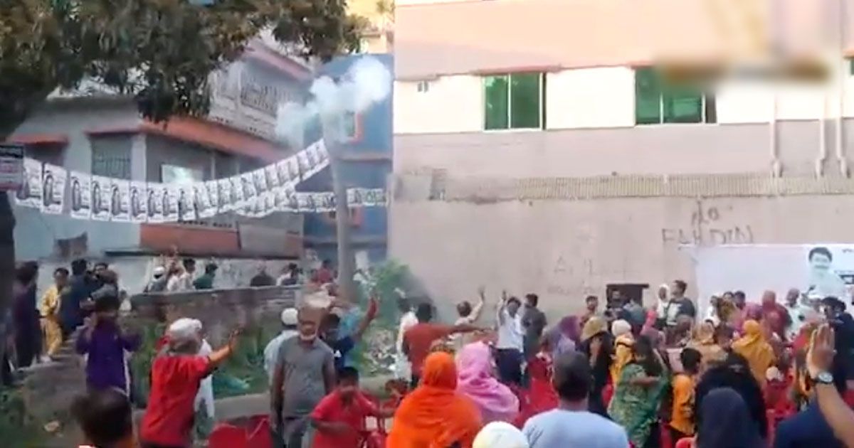 সাক্কুর-উঠান-বৈঠকে-বোরকাধারীর-ককটেল-বিস্ফোরণ-হামলা