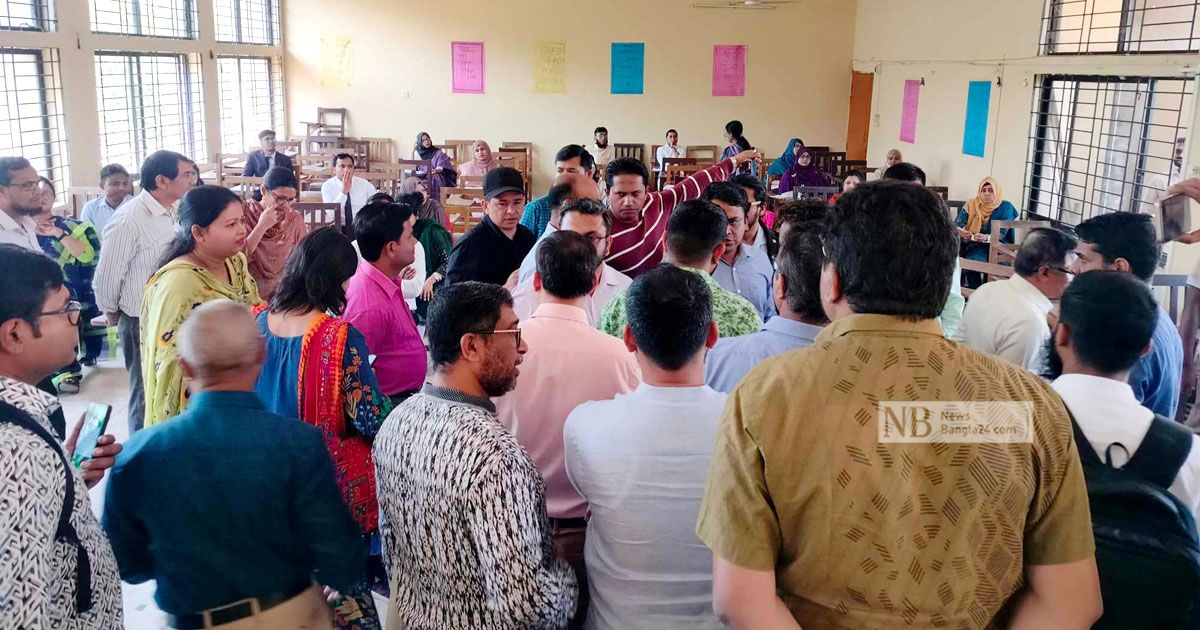 কুবিতে নিয়োগ পরীক্ষা স্থগিত, উপাচার্যকে ‘ডাস্টবিন’ বললেন শিক্ষক সমিতির সম্পাদক
