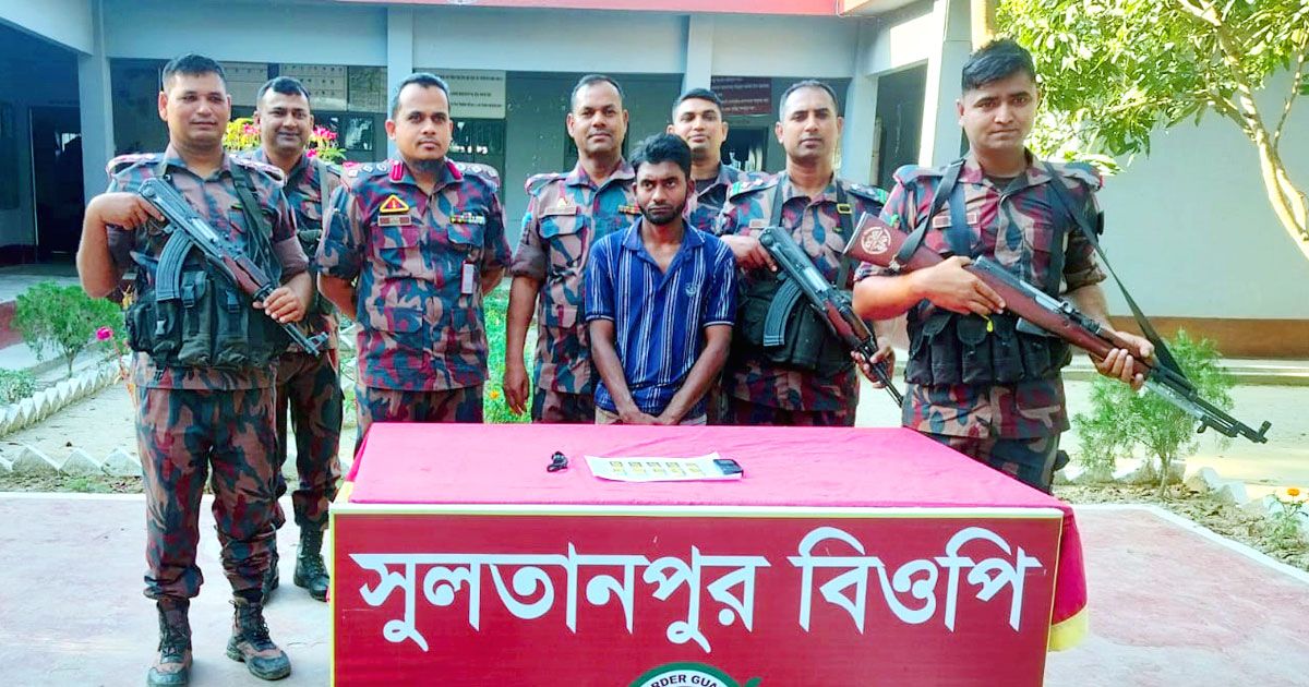 কোমরে লুকানো ছিল কোটি টাকার স্বর্ণের বার
