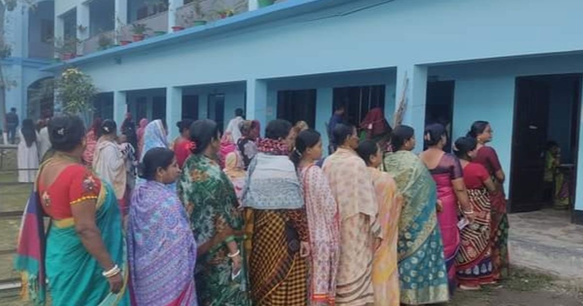 ময়মনসিংহ-সিটি-নির্বাচন-কেন্দ্রে-নারীদের-ভিড়