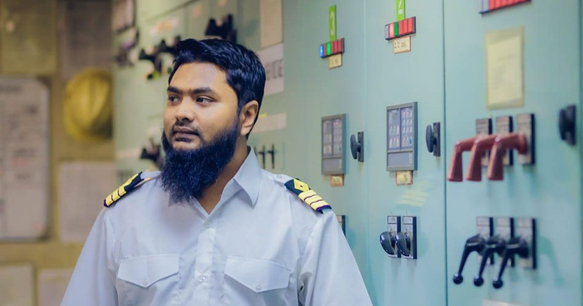 মা-বলে-ডাক-দিলে-ফোনটি-কেড়ে-নেয়-জলদস্যুরা