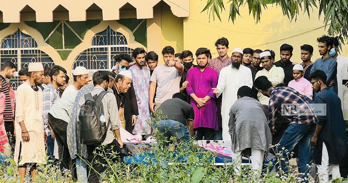 বাবার-পাশে-চিরনিদ্রায়-শায়িত-হলেন-অবন্তিকা