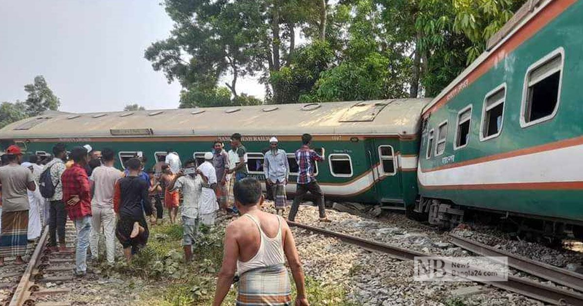 গরমে রেললাইন বেঁকে ৯ বগি লাইনচ্যুত, আহত অর্ধশত