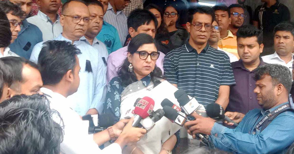 অবন্তিকার আত্মহনন: জবি প্রশাসনকে শিক্ষার্থীদের লালকার্ড