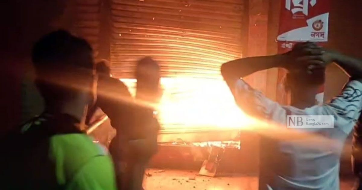 নেত্রকোণায়-অগ্নিকাণ্ডে-৪-ব্যবসা-প্রতিষ্ঠান-পুড়ে-ছাই