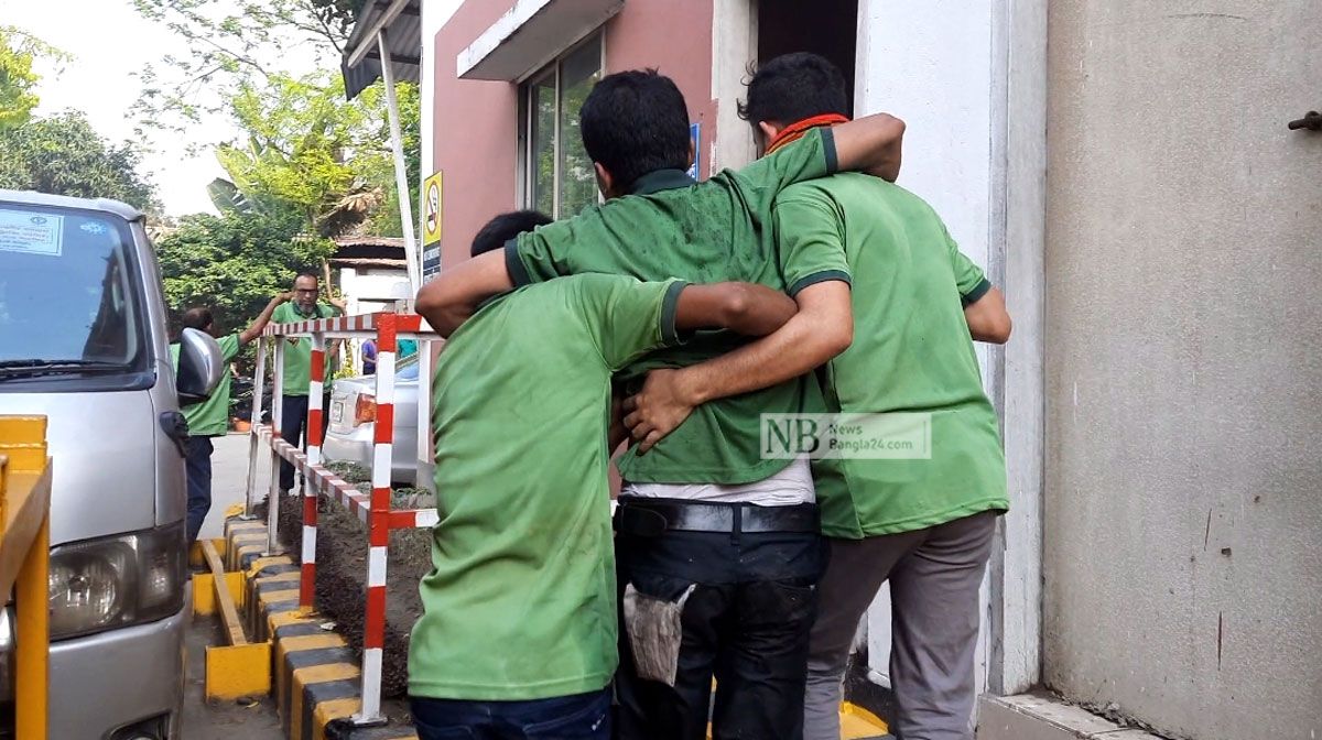 ৮ ঘণ্টায়ও নিয়ন্ত্রণে আসেনি সুপার বোর্ড কারখানার আগুন