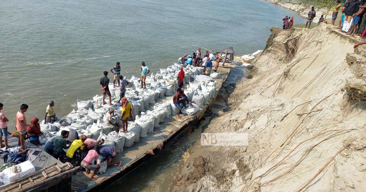 অসময়ে ব্রহ্মপুত্রের ভাঙনে দিশেহারা কুড়িগ্রামবাসী