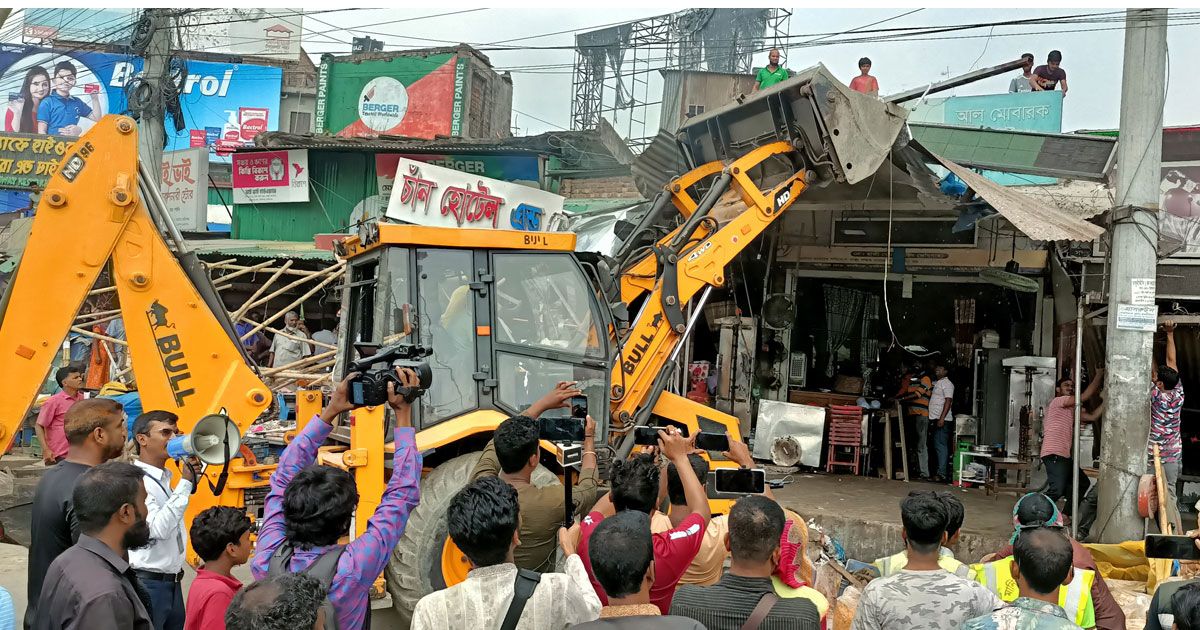 মানিকগঞ্জে যানজট নিরসনে অবৈধ স্থাপনা উচ্ছেদ