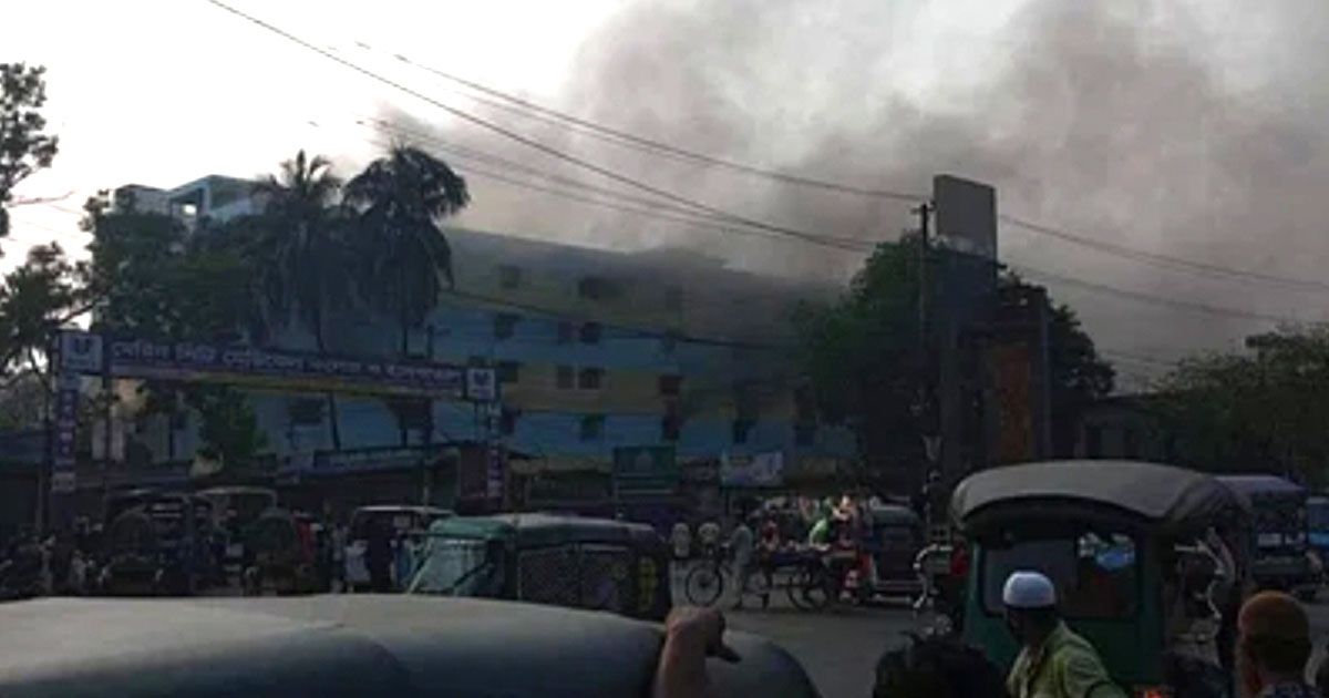 চট্টগ্রামে জুতার কারখানায় আগুন, দুই ঘণ্টার চেষ্টায় নিয়ন্ত্রণে