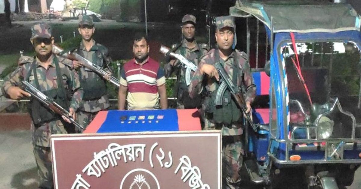 পায়ুপথে-স্বর্ণের-৬-বার-একজন-আটক