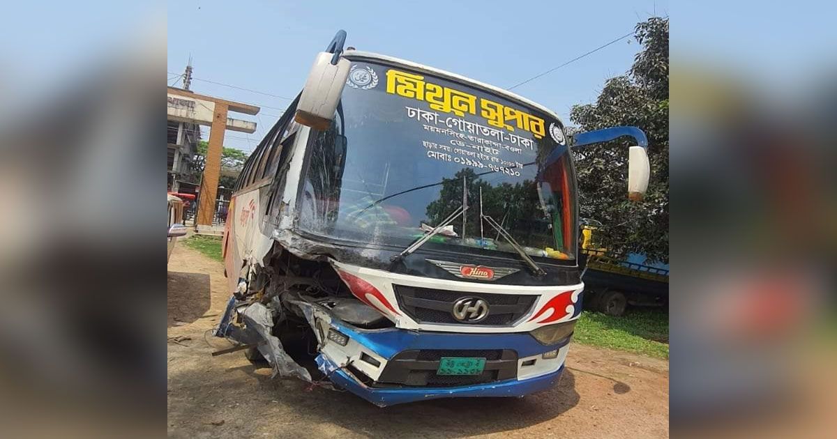 মাইক্রোতে-বাসের-ধাক্কায়-দুই-সন্তান-নিহত-আহত-মা-বাবা