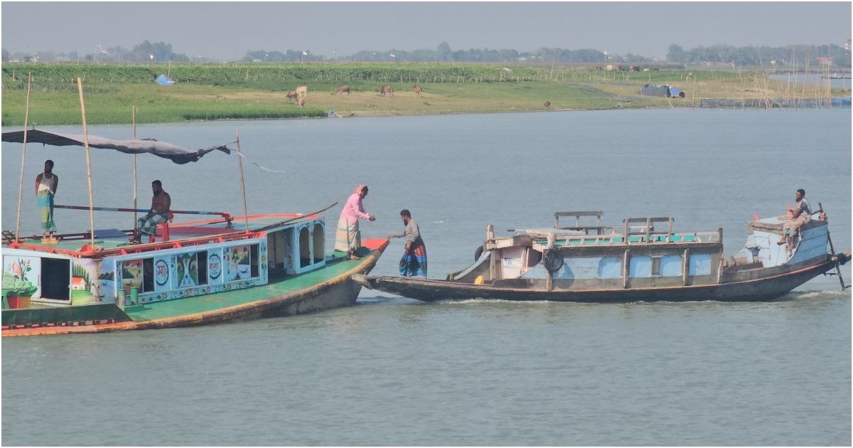 ‘নৌ পুলিশের যন্ত্রণাটা ডাকাত দলের সদস্যদের চেয়ে কম নয়’
