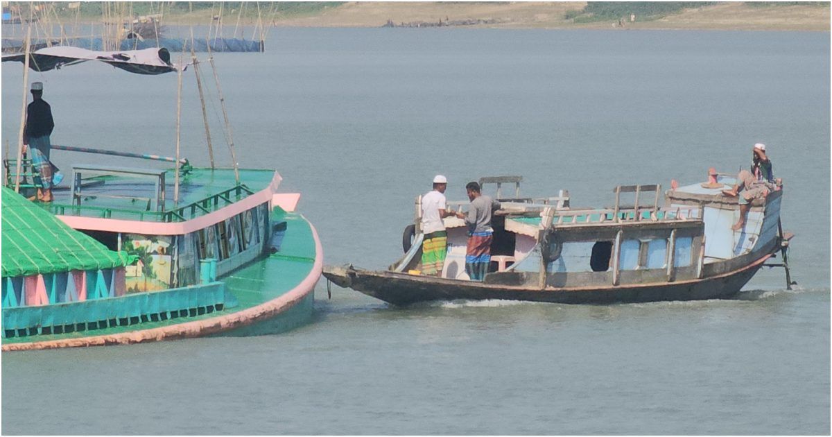 ‘নৌ পুলিশের যন্ত্রণাটা ডাকাত দলের সদস্যদের চেয়ে কম নয়’
