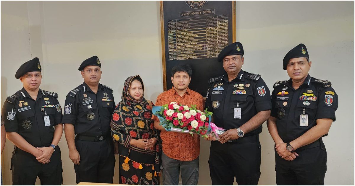 রুমার-সোনালী-ব্যাংক-ম্যানেজারকে-পরিবারের-কাছে-হস্তান্তর