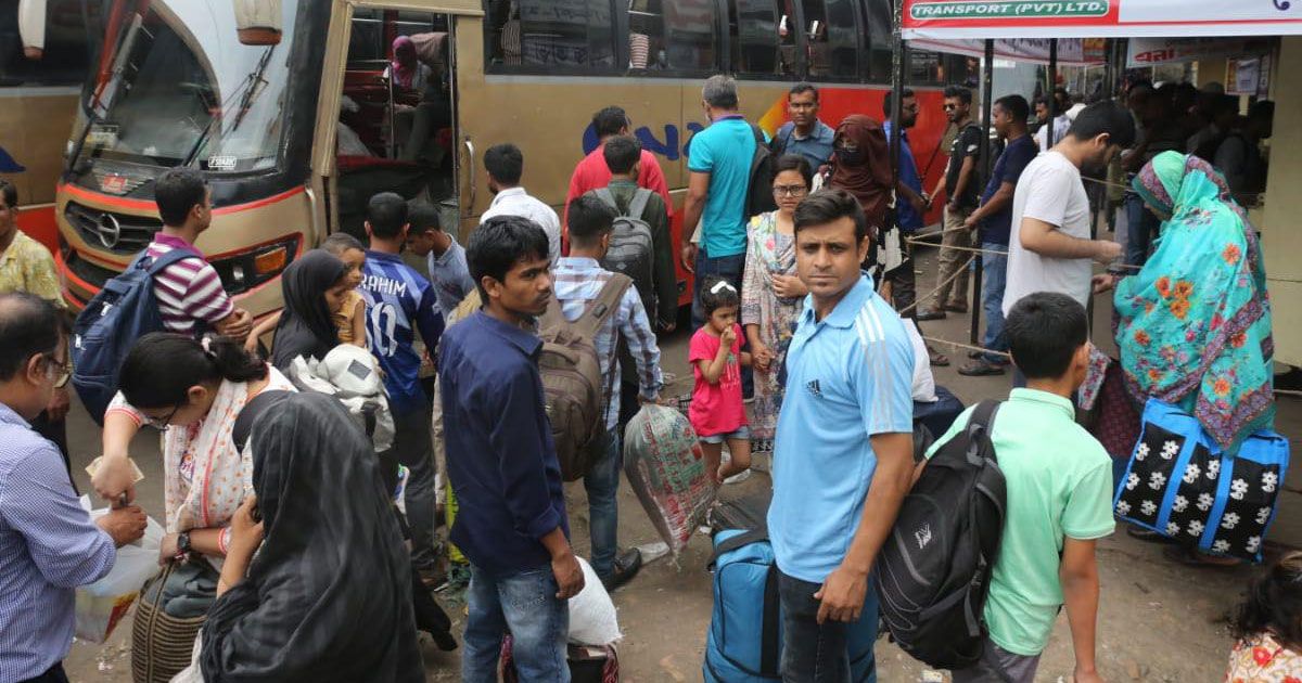 নগরবাসীর ঈদযাত্রা শুরু, বাস টার্মিনালে বাড়ছে চাপ