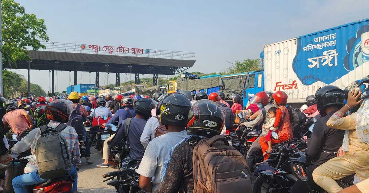 এক্সপ্রেসওয়েতে গাড়ির চাপ, পদ্মা সেতুর টোল প্লাজায় জটলা
