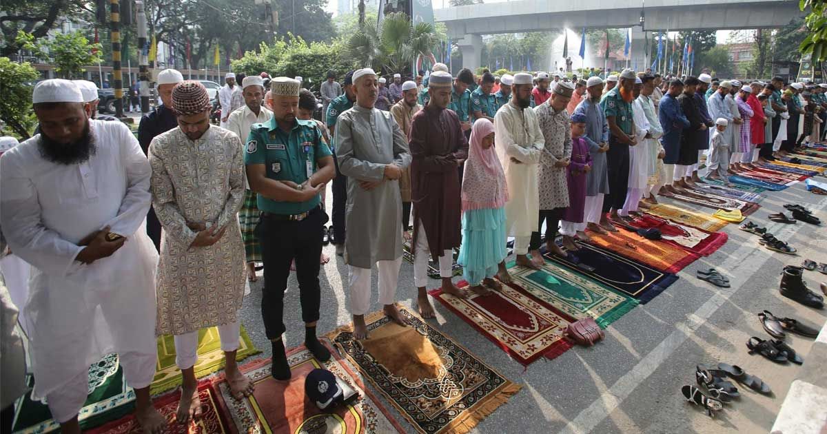 জাতীয় ঈদগাহে পবিত্র ঈদুল ফিতরের প্রধান জামাত অনুষ্ঠিত 