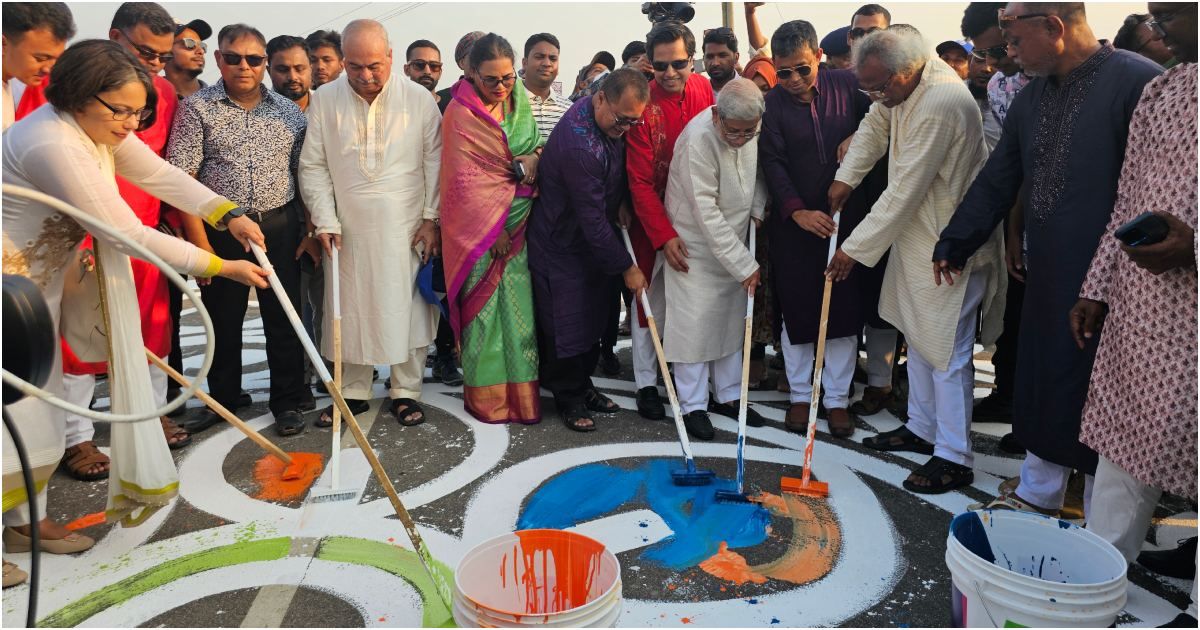 বিশ্বরেকর্ডের লক্ষ্যে হাওরে ১৪ কিলোমিটার আলপনা