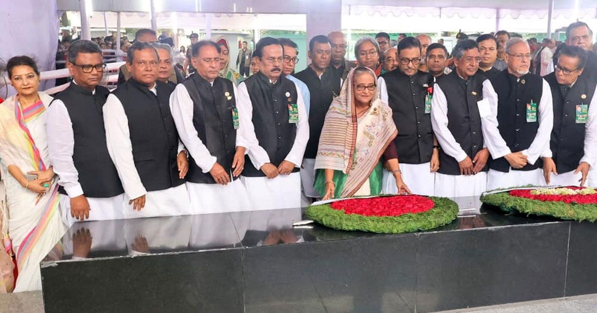 মুজিবনগর-দিবসে-বঙ্গবন্ধুর-প্রতিকৃতিতে-প্রধানমন্ত্রীর-শ্রদ্ধা