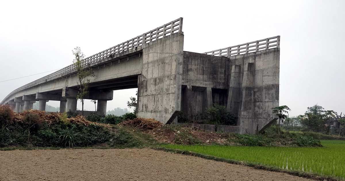 সংযোগ সড়কের অভাবে কাজে আসছে না ৩৫ কোটির সেতু