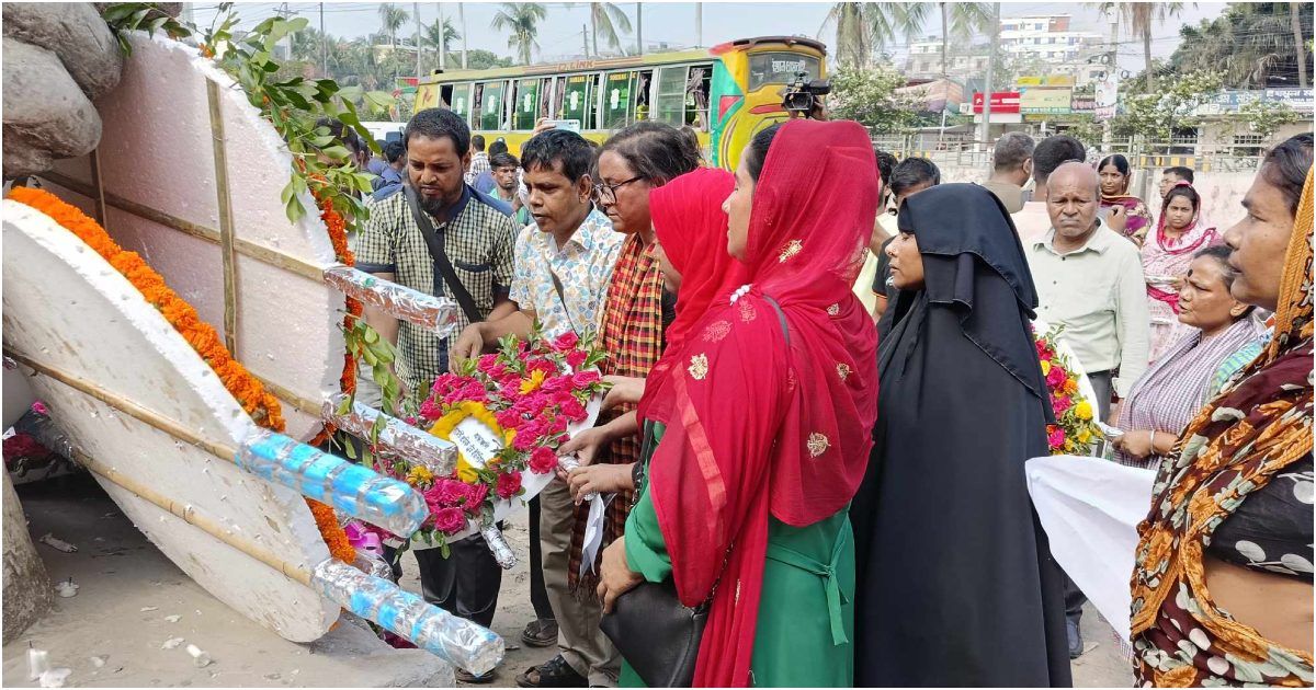 রানা প্লাজা ট্র্যাজেডির ১১তম বার্ষিকীতে স্মৃতিস্তম্ভে শ্রদ্ধা